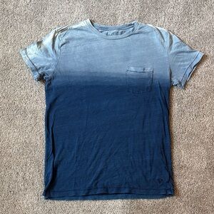 American Eagle Outfitters Men's Blue Ombre Pocket Tee